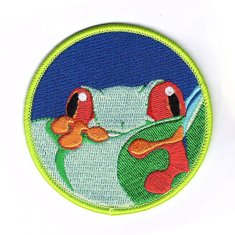 Frog patch in 100% embroidery 