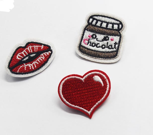 mini embroidered brooches 